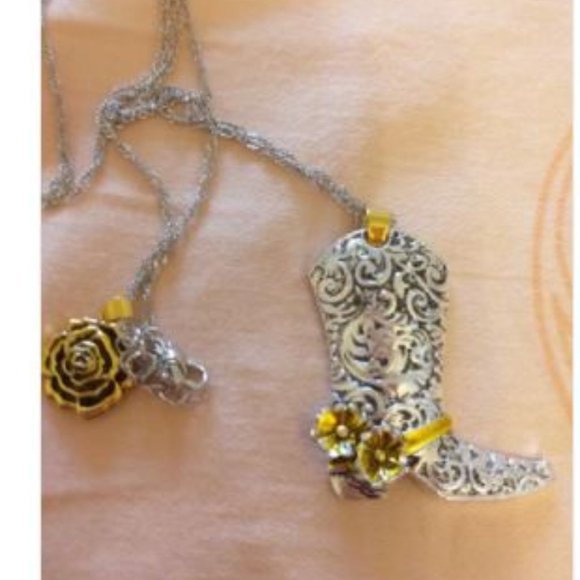 Vintage Western Pendant Rose Flower Boot Necklace - Picture 2 of 3